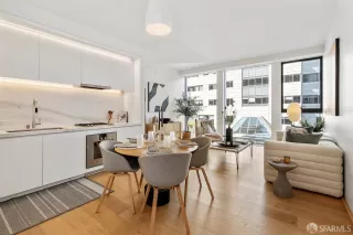 Photo #2: 425075055 Listing 