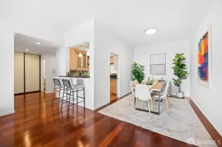 Photo #4: 425075065 Listing