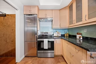 Photo #6: 425075065 Listing