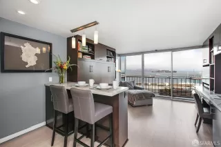 Photo #2: 425075148 Listing