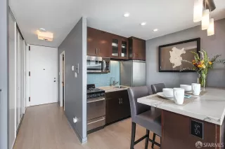 Photo #5: 425075148 Listing