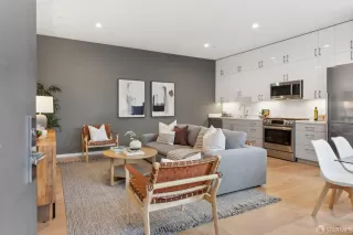 Photo #2: 425075201 Listing 