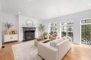 Photo #5: 425075340 Listing