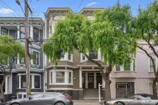 Photo #2: 425075341 Listing