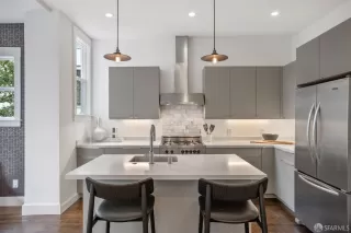 Photo #4: 425075341 Listing