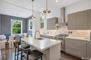 Photo #5: 425075341 Listing