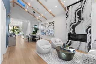 Photo #4: 425075690 Listing