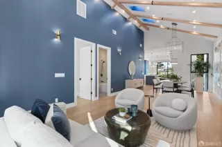 Photo #5: 425075690 Listing