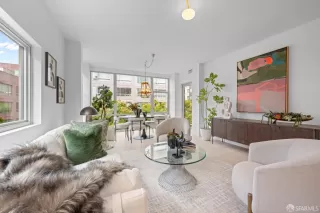 Photo #4: 425075964 Listing