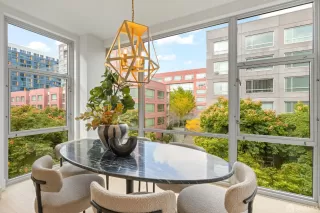 Photo #5: 425075964 Listing