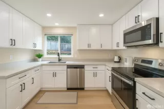 Photo #3: 425076146 Listing