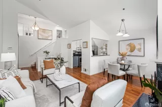 Photo #4: 425076339 Listing 