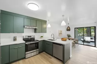 Photo #6: 425076486 Listing