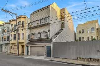 Photo #1: 425076508 Listing