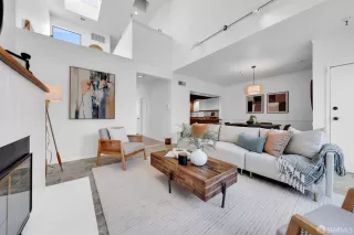 Photo #4: 425076508 Listing