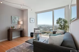 Photo #2: 425076621 Listing