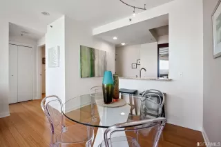 Photo #5: 425076621 Listing