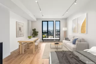 Photo #1: 425076654 Listing