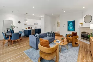 Photo #4: 425076721 Listing