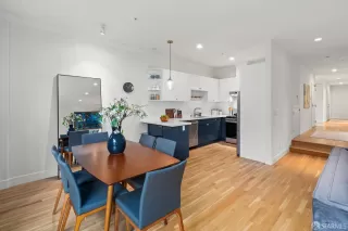 Photo #5: 425076721 Listing