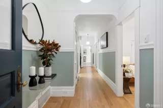 Photo #4: 425076754 Listing