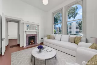 Photo #2: 425076835 Listing