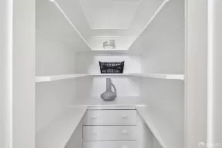 Photo #4: 425076909 Listing