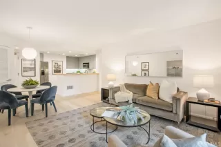 Photo #3: 425076979 Listing