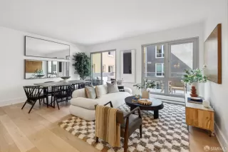 Photo #4: 425077604 Listing