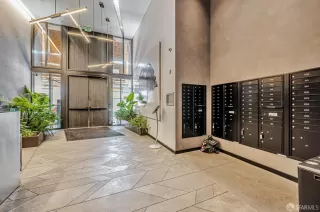 Photo #3: 425077606 Listing 