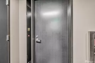 Photo #4: 425077606 Listing 