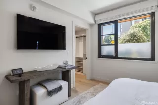 Photo #4: 425078037 Listing