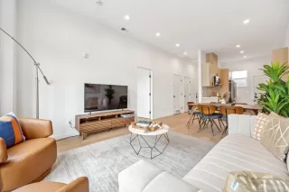 Photo #3: 425078408 Listing