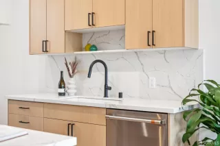 Photo #4: 425078408 Listing