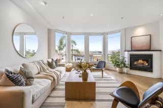 Photo #1: 425078622 Listing