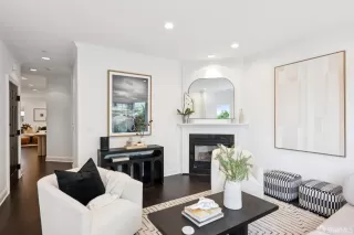 Photo #4: 425078733 Listing