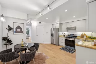 Photo #3: 425078794 Listing