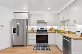 Photo #4: 425078794 Listing