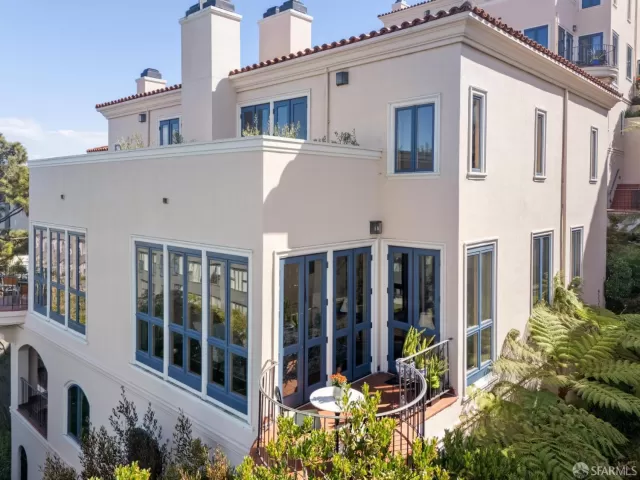 MLS: 425079320 Condo For Sale