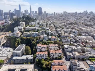 Photo #6: 425079320 Listing