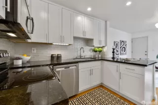 Photo #2: 425079388 Listing