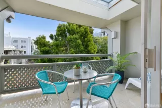 Photo #4: 425079388 Listing