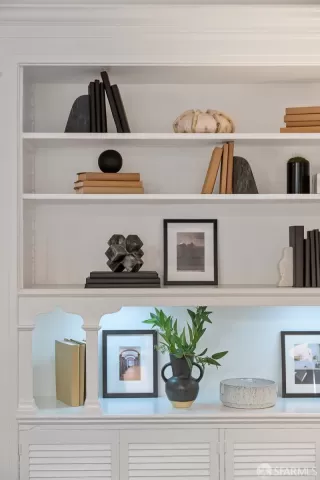 Photo #6: 425079428 Listing