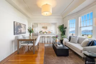 Photo #4: 425079461 Listing