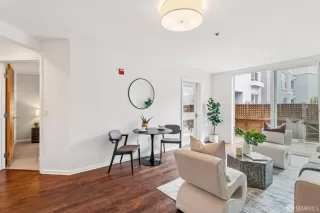 Photo #4: 425079987 Listing 