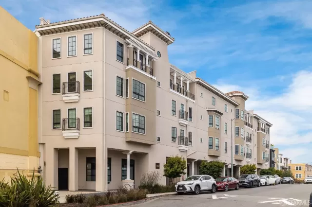 MLS: 425080324 Condo For Sale