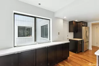 Photo #5: 425081242 Listing 