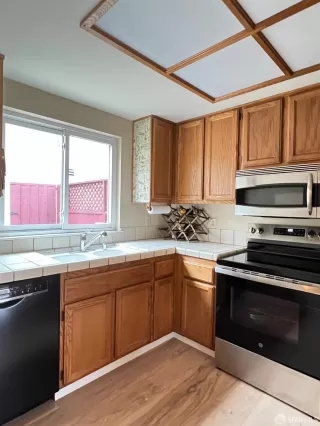 Photo #6: 425081378 Listing 