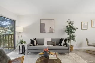 Photo #2: 425081435 Listing