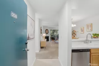 Photo #4: 425081435 Listing